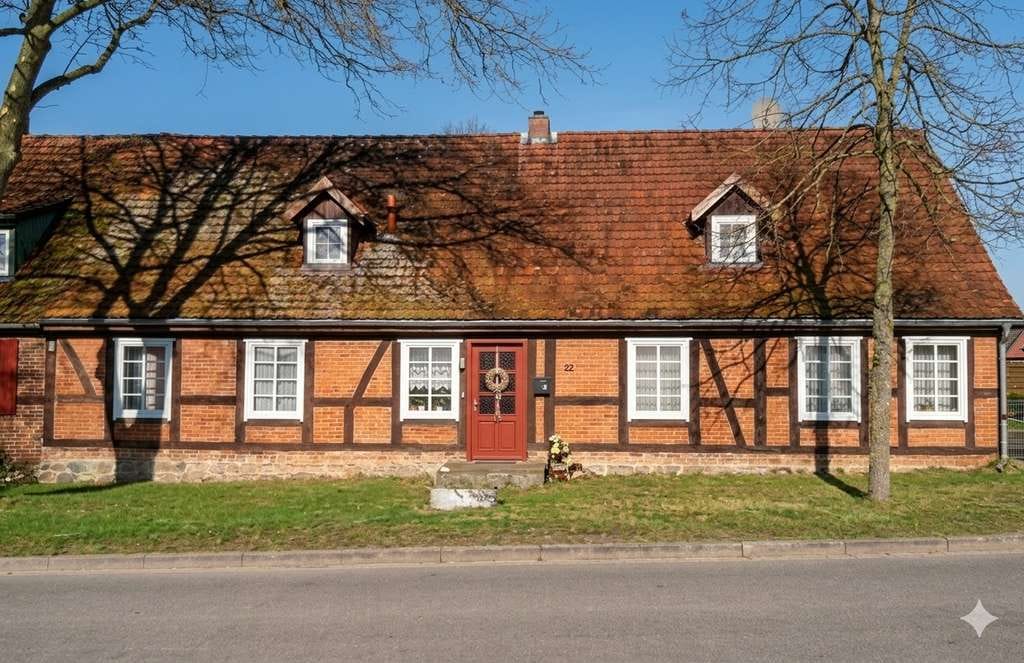 Immobilie in Dobbertin - Historische Doppelhaushälfte in Dobbertin - Modernisiertes Familienidyll (Provisionsfrei!) - Bild 0