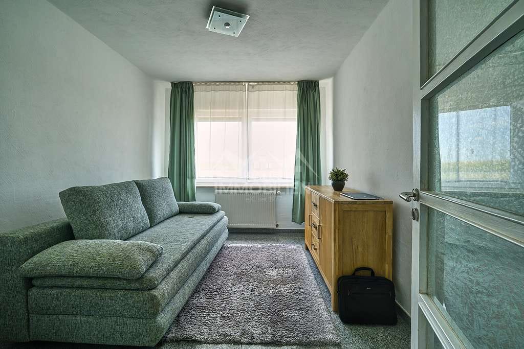Immobilie in Sankt Katharinen - Familienfreundliches EFH mit Ausbaupotenzial, Nebengebäude u. Stellplätzen nähe Linz am Rhein - Bild 3