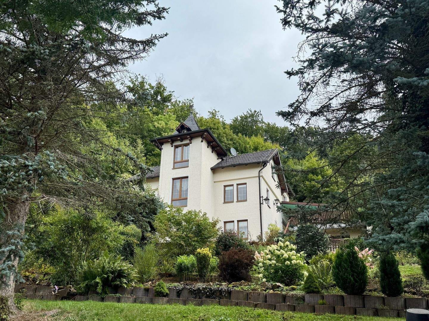 Immobilie in Bad Liebenstein - Repräsentative Villa mit freiem Blick in ruhiger Randlage von Bad Liebenstein  - Bild 2