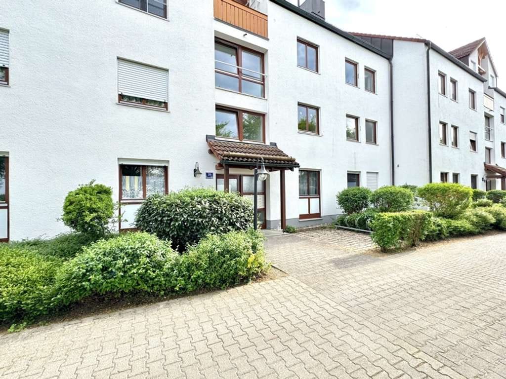 Immobilie in Höhenkirchen-Siegertsbrunn - Attraktive 2 ZKB DG Wohnung mit Balkon in ruhiger Lage von Siegertsbrunn - Bild 1