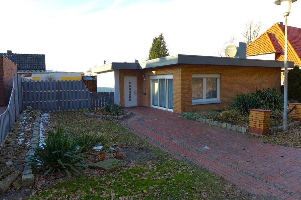 Immobilie in Großenkneten - Attraktiver Bungalow mit 2 Garagen - Bild 0