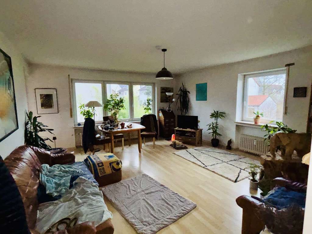 Immobilie in Vierkirchen - Solides Zweifamilienhaus  mit weiterem Entwicklungspotential - Bild 1
