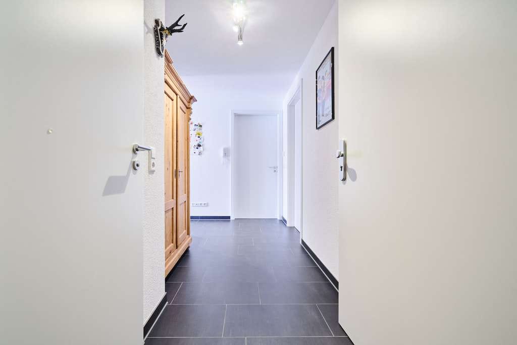 Immobilie in Dettenhausen - Bequem, modern und zentrumsnah: 
4-Zimmer-ETW mit Aufzug und Garage - Bild 2
