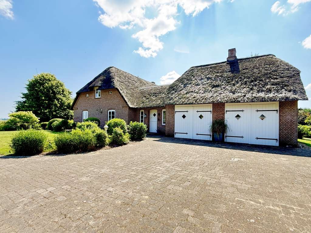 Immobilie in Emmelsbüll-Horsbüll - Exklusives Landhaus in Einzellage unter Reet an der Nordsee - Bild 4