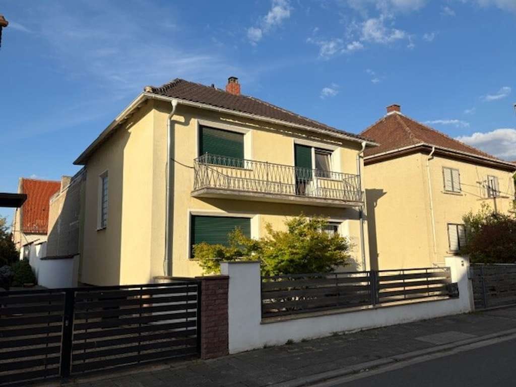 Immobilie in Lambsheim - Zweifamilienhaus in ruhiger Lage mit Bauplatz - Bild 0