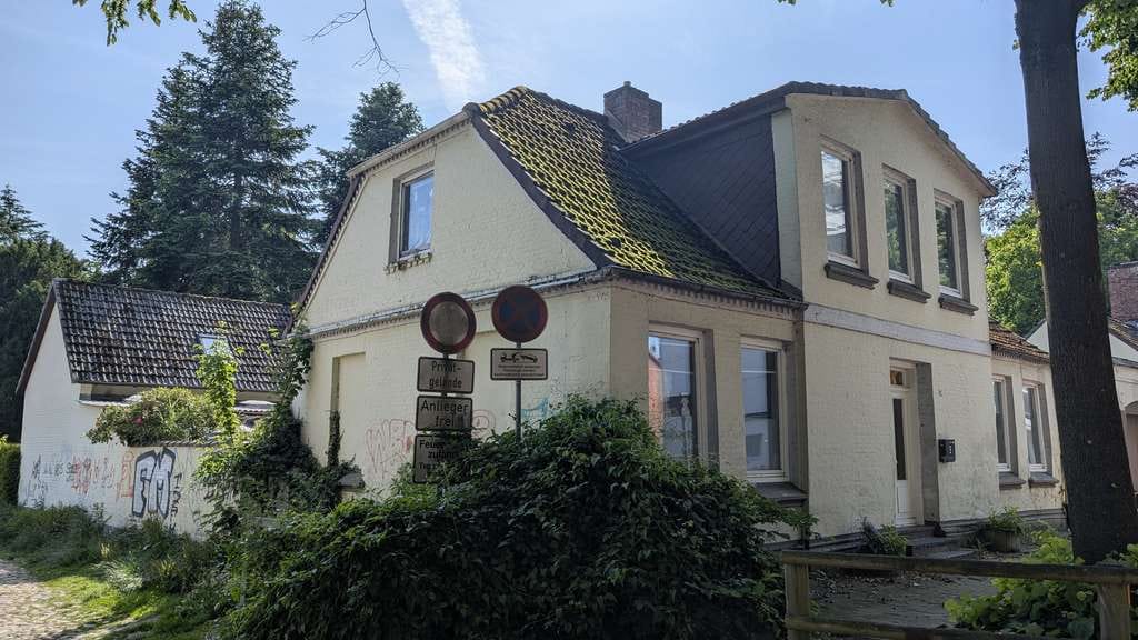 Immobilie in Itzehoe - 2 freie Häuser auf 788 qm (sanierungsbedürftig) mit 3  Garagen und Lagerräume zu verkaufen - Bild 4