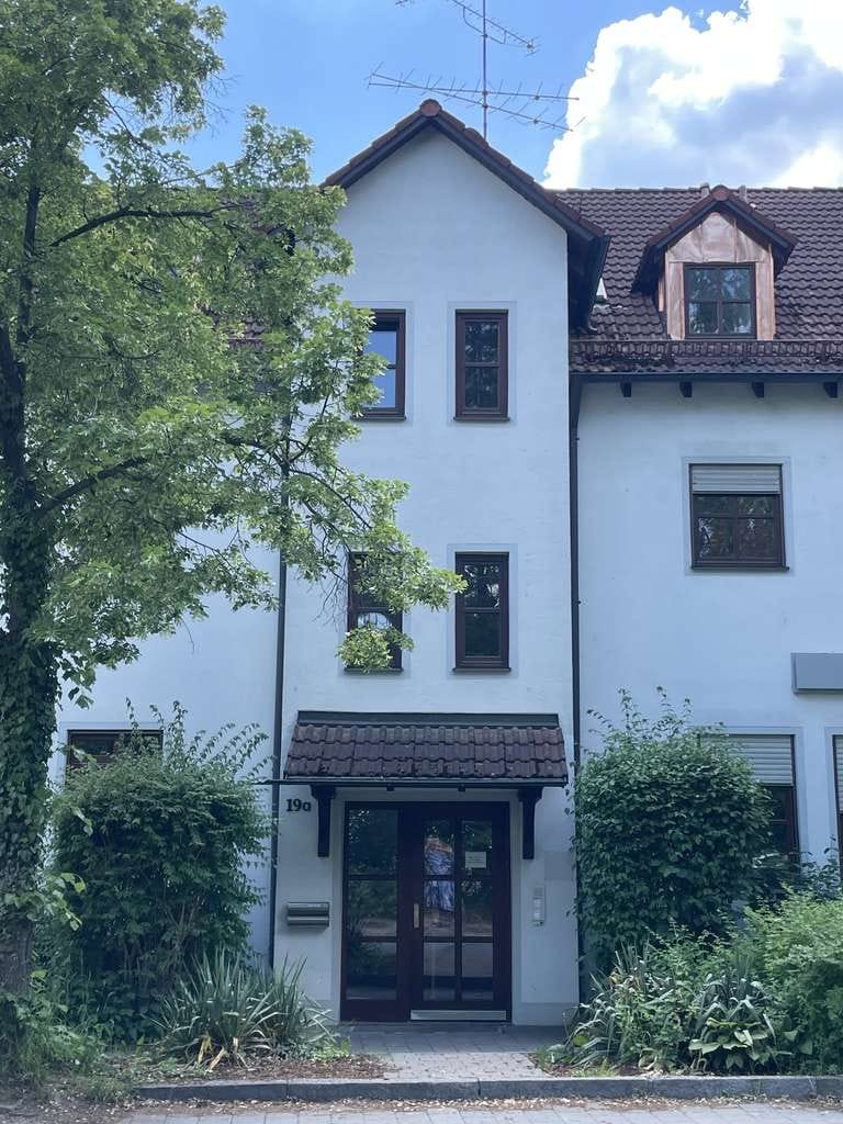 Immobilie in Langenbach - Perfekt gelegene 3-Zimmer-Galerie-Wohnung mit Balkon - Bild 1