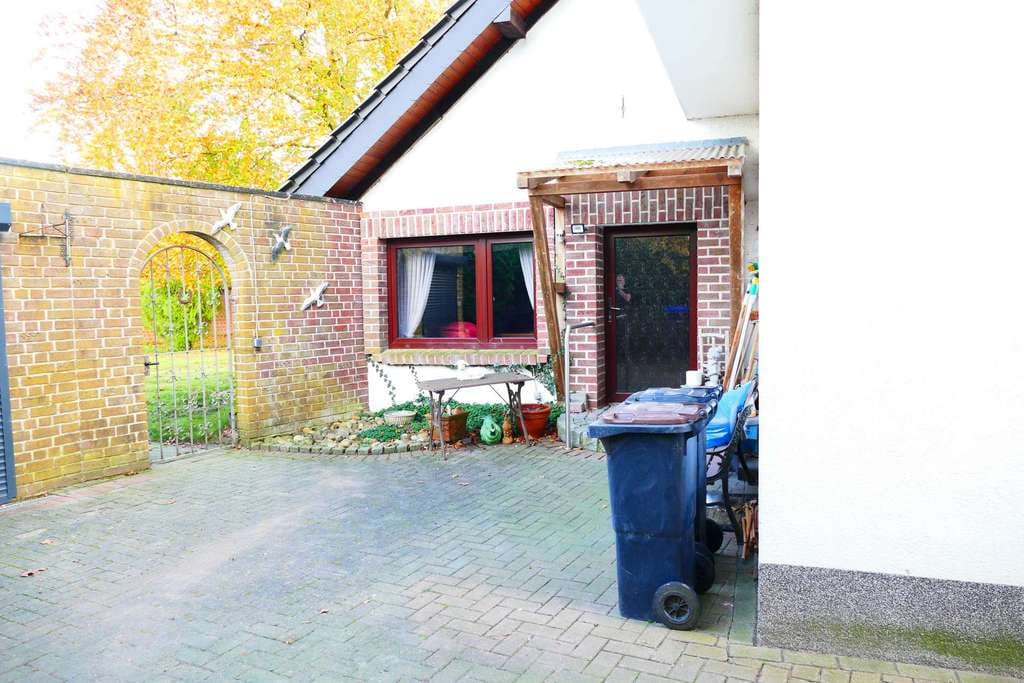 Immobilie in Isselburg - Geräumiges Zweifamilienhaus auf gut gelegenem Grundstück mit viel Platz zur persönlichen Entfaltung - Bild 2