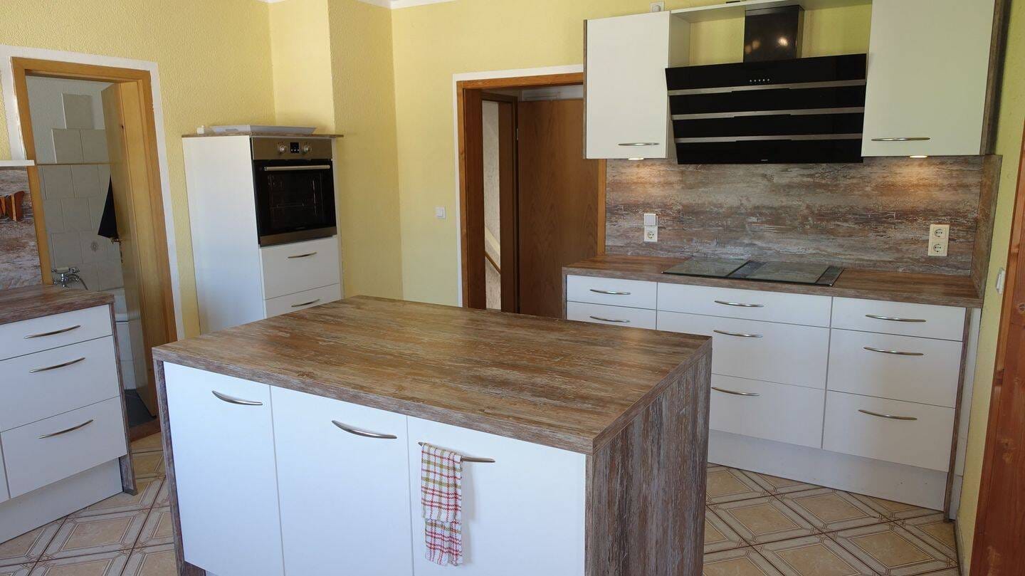 Immobilie in Auerbach/Vogtland - Zweifamilienhaus mit geräumigem Nebengebäude für Hobbyhandwerker - Bild 3