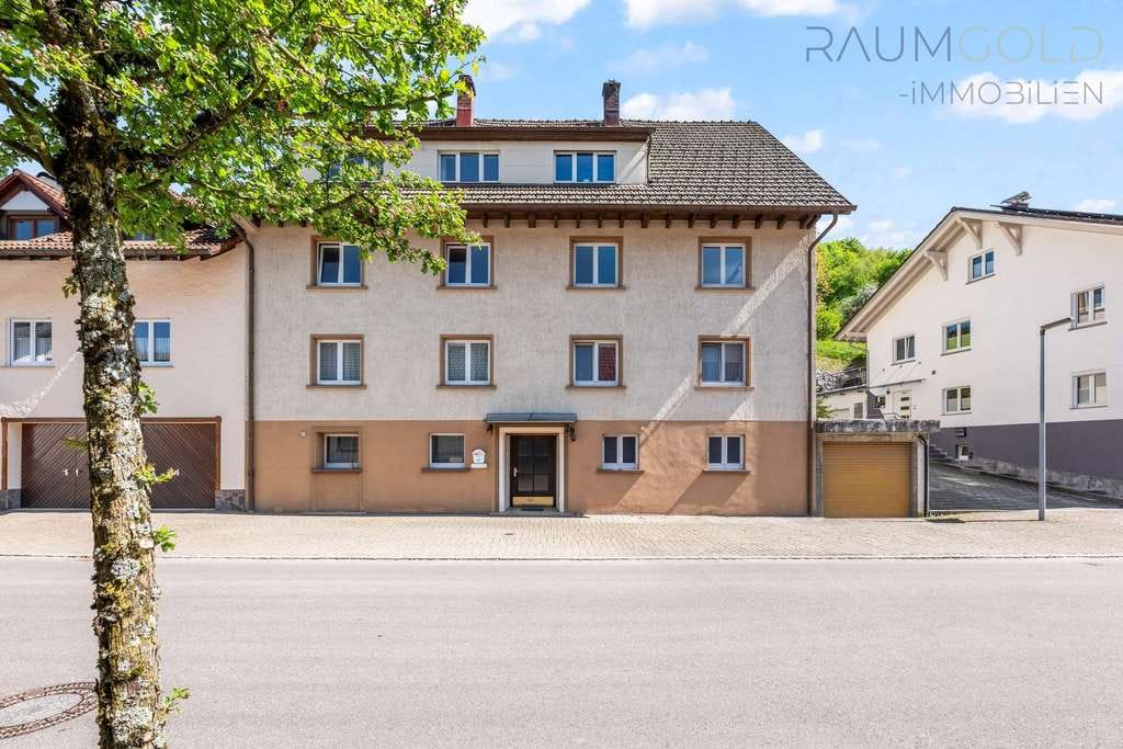 Immobilie in Zell im Wiesental - Kapitalanlage mit Potenzial: 3-Zimmer-Wohnung mit modernisiertem Bad und Einbauküche in Mambach - Bild 1