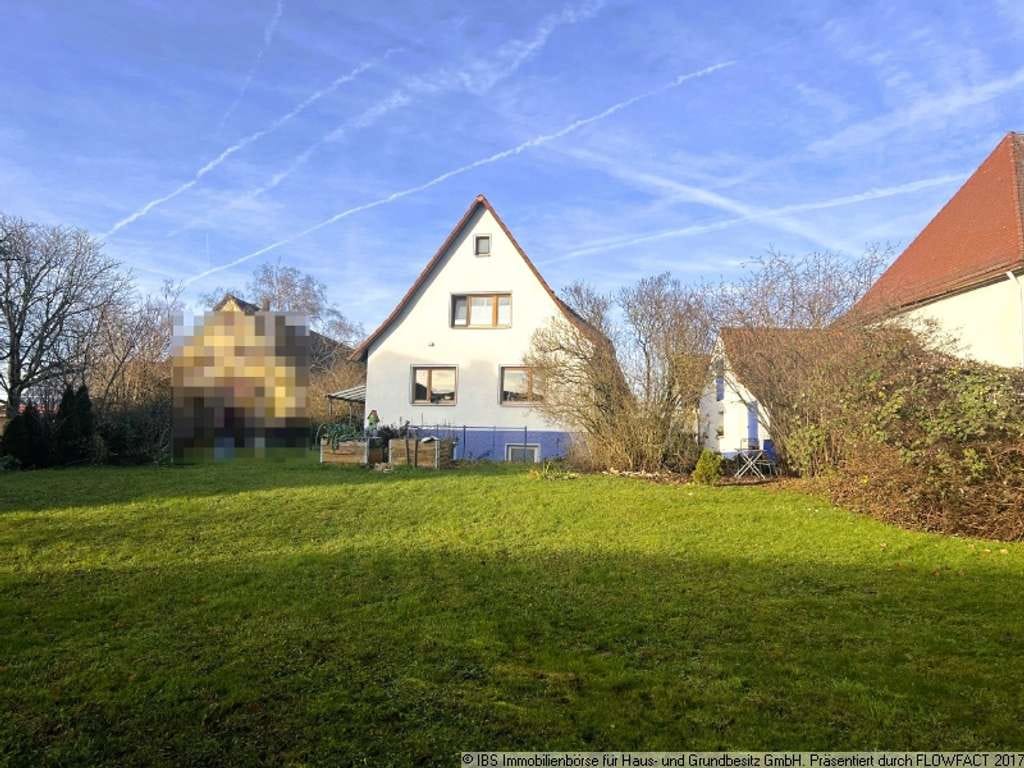 Immobilie in Schrozberg - Gepflegtes Wohnhaus mit 3 gemütlichesn Wohnungen, 2 Garagen und großem Garten - Bild 3