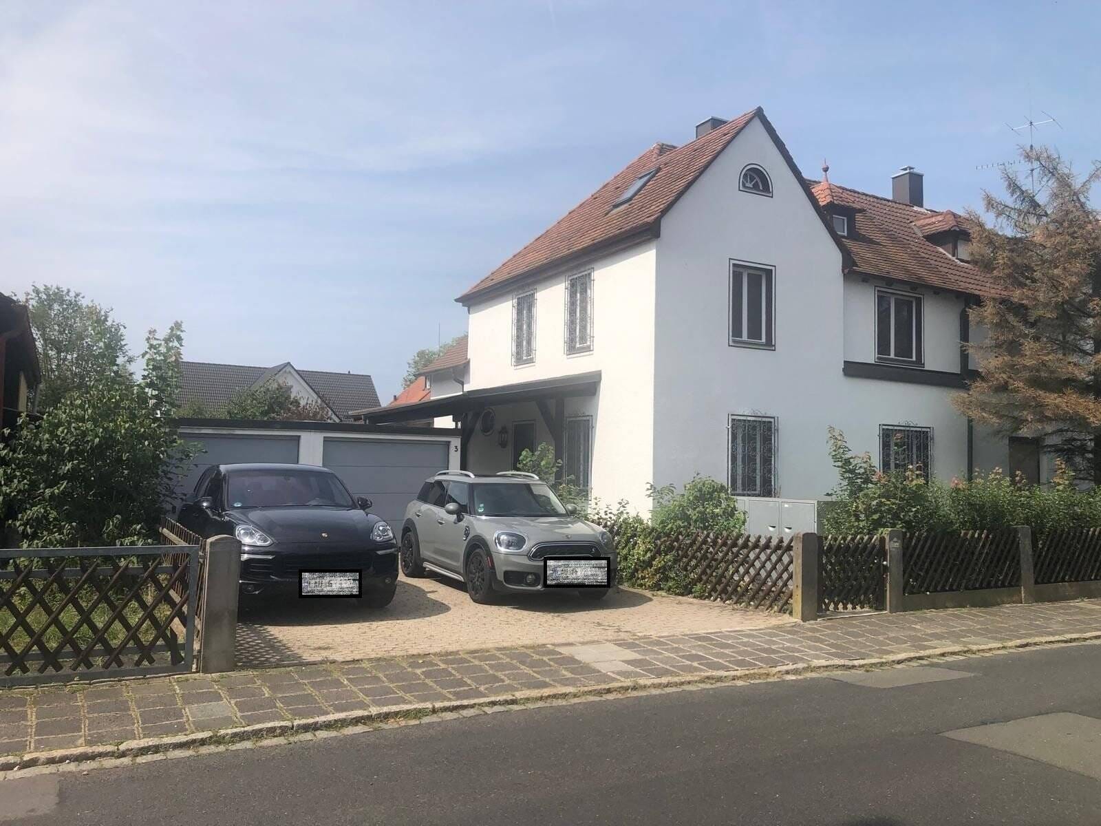 Immobilie in Schwaig bei Nürnberg - Doppelhaushälfte mit großzügigem Bungalow-Anbau - Bild 0