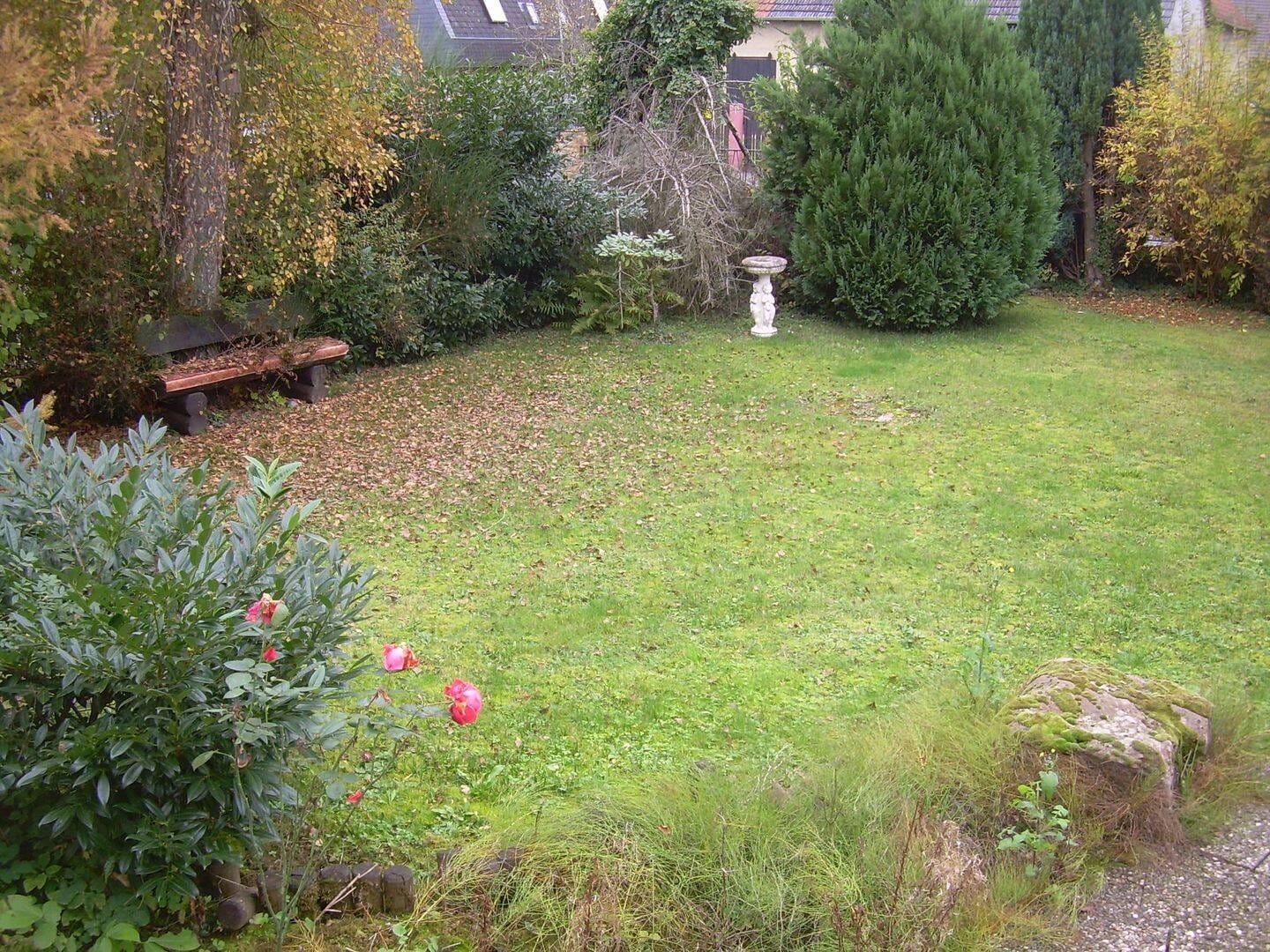 Immobilie in Ortenberg - Großzügiges 1 - 2 Familienhaus mit gr. Garten in schöner Wohnlage - Bild 2