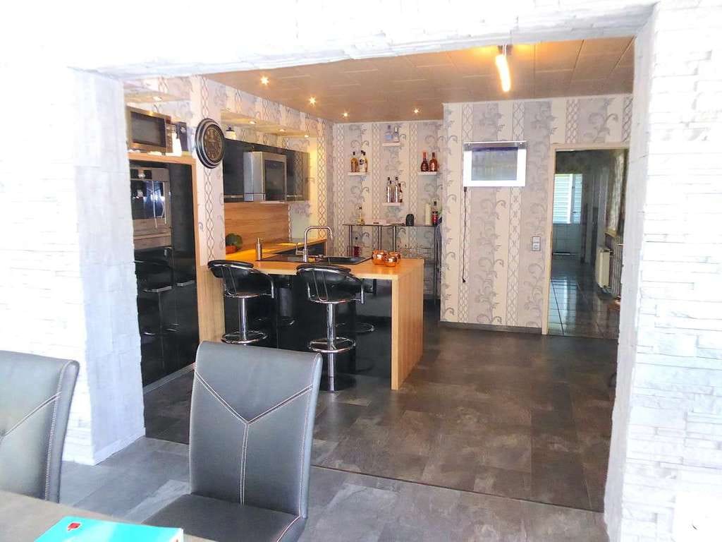 Immobilie in Haiger - Luxuriöses, junges und freistehendes Haus für 3 Parteien mit schönem Garten in ruhiger Lage - Bild 2