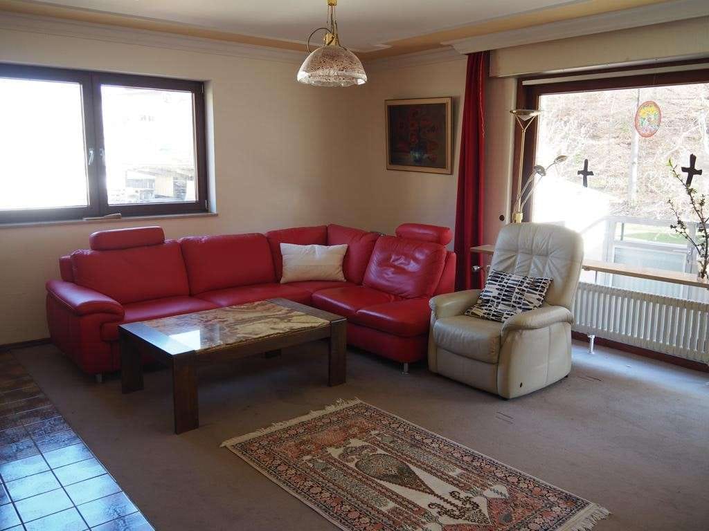 Immobilie in Steinheim am Albuch - Zweifamilienhaus,  2 große 4 Zimmer Wohnungen, Keller, Garage mit Garten und großem Grundstück - Bild 4