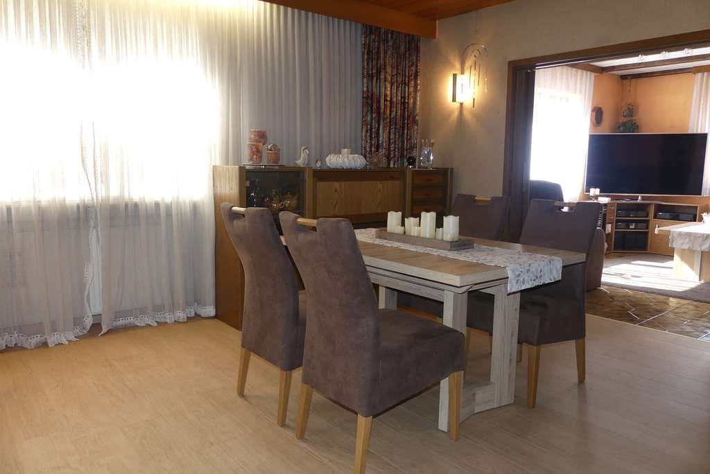 Immobilie in Oberzent - ***Zentrale Lage! Einfamilienhaus mit 2 "Wohnungen" in Oberzent-Beerfelden*** - Bild 2