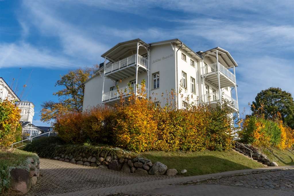 Immobilie in Göhren - Villa Schöne Aussicht - Wohnen über den Dächern vom Ostseebad Göhren - Bild 0