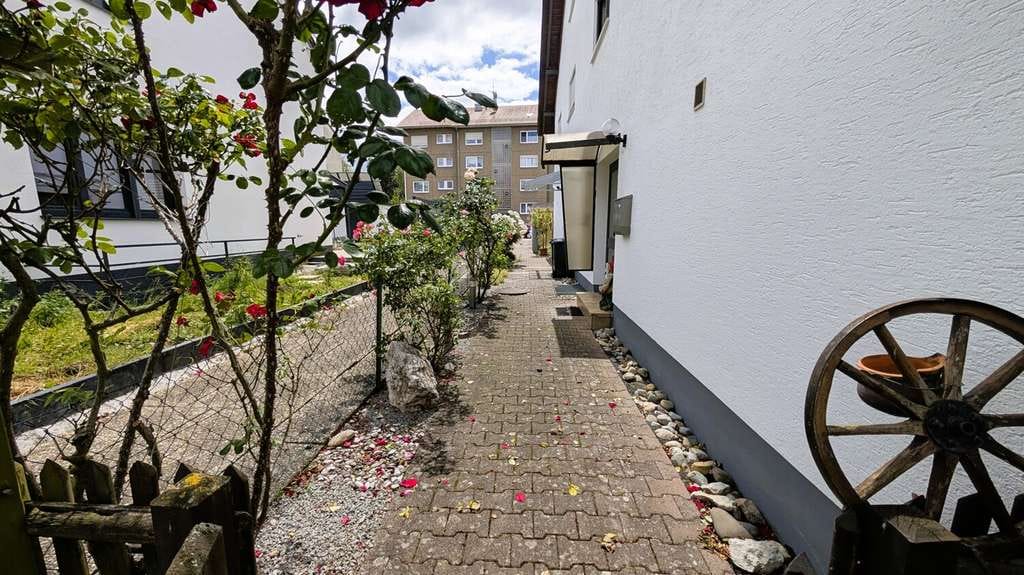 Immobilie in Süßen - Gepflegte Doppelhaushälfte mit schönem Garten, Terrasse und optional zwei Garagen - Bild 3