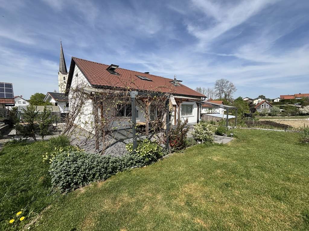 Immobilie in Vilsheim - ATTRAKTIVES & MODERNES EINFAMILIENHAUS  MIT EINLIEGERWOHUNG IN VILSHEIM, GUNDIHAUSEN - Bild 1