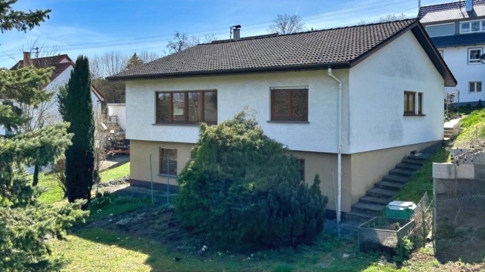 Immobilie in Sulz am Neckar - Viel Platz für die ganze Familie -erschwingliches Eigenheim - Bild 1