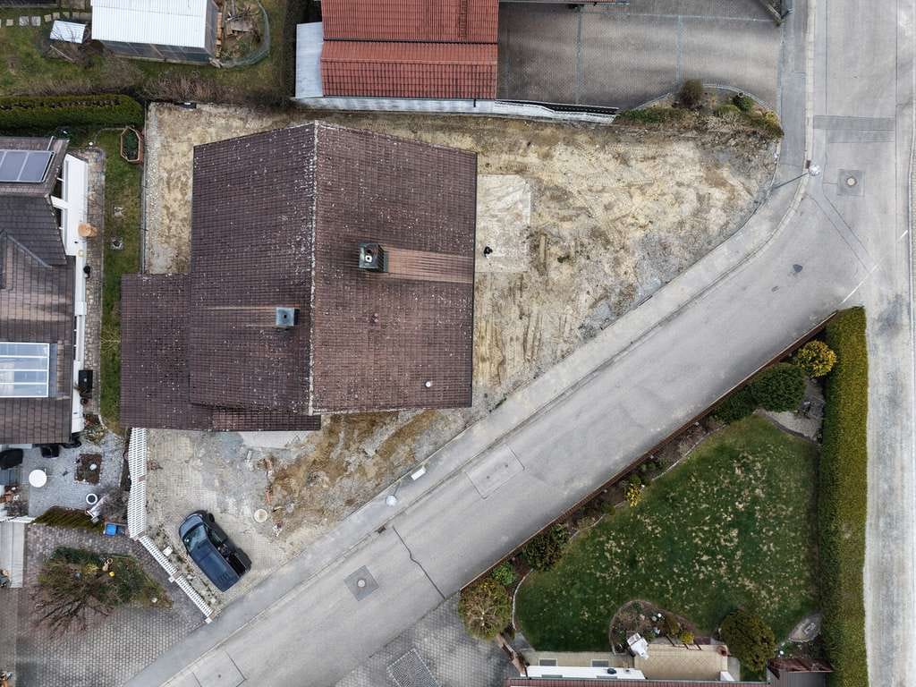 Immobilie in Straßkirchen - sanierungsbedürftiges Einfamilienhaus mit schönem Grundstück - Bild 2