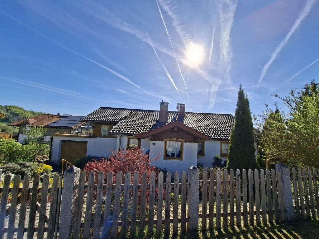 Immobilie in Perlesreut - Einfamilienhaus in ruhiger, unverbauter Siedlungslage - Bild 1