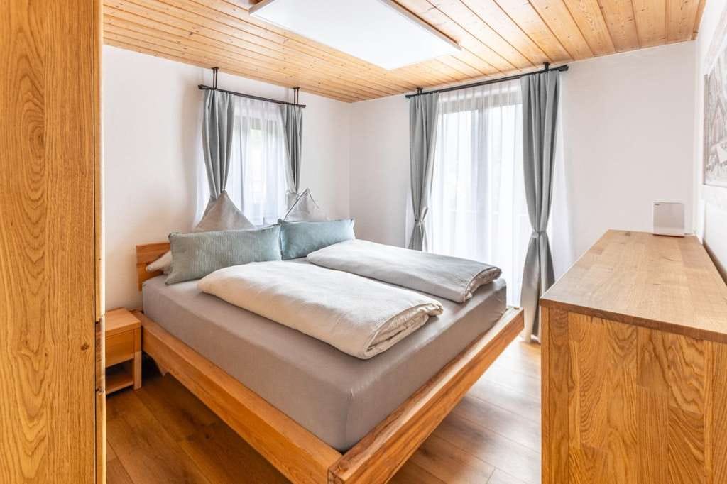Immobilie in Schneizlreuth - Wohnen im Grünen: Großes Haus mit Garten und zusätzlichem Baugrund (provisionsfrei) - Bild 0
