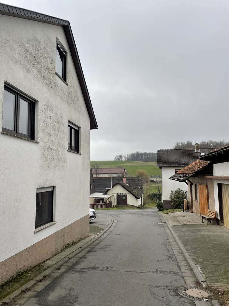 Immobilie in Brombachtal - SANIERUNG Komplett erforderlich Sommerangebot on Top ca. 7300 Qm Wiese und Ackerfläche - Bild 2