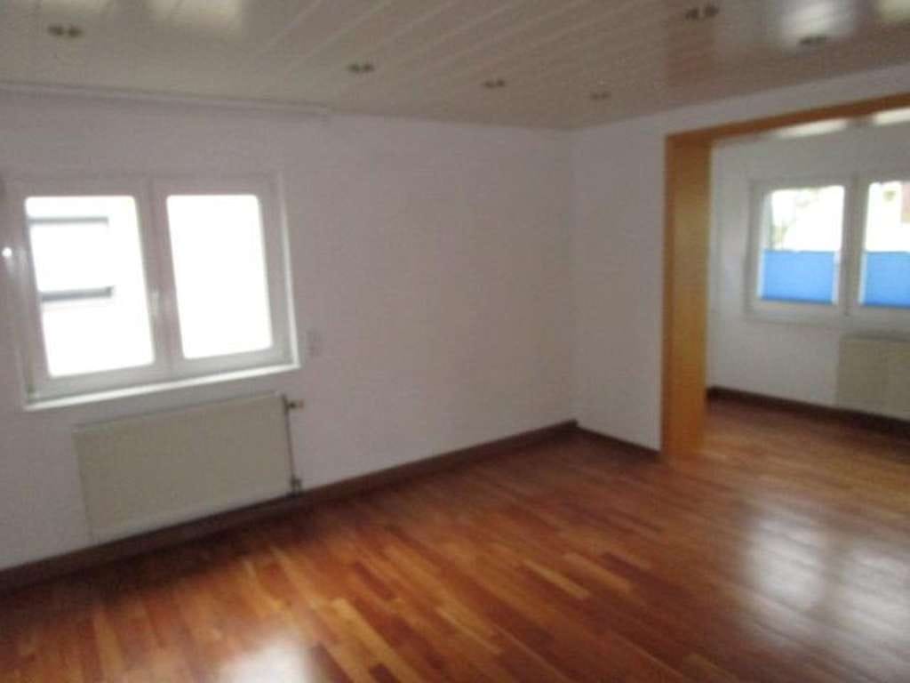 Immobilie in Mutterstadt - 2 Familienhaus mit großen Grundstück Option für weiteren Neubau - Bild 1