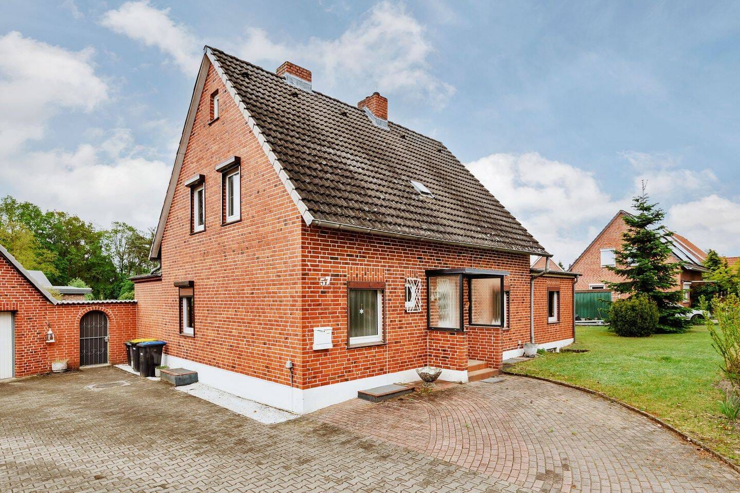 Immobilie in Adendorf - Ankommen und Entfalten: Einfamilienhaus in begehrter Nachbarschaft - Bild 1