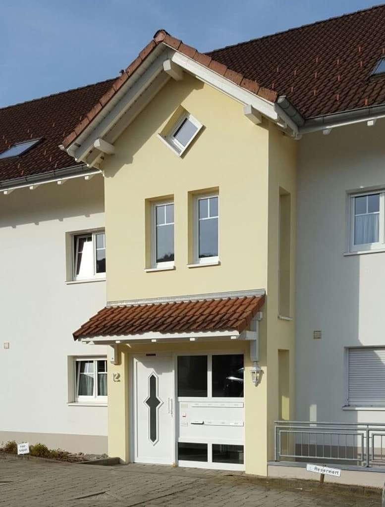 Immobilie in Klettgau - Gepflegte 2-Zimmer-Wohnung mit Balkon und Blick ins Grüne - Bild 0