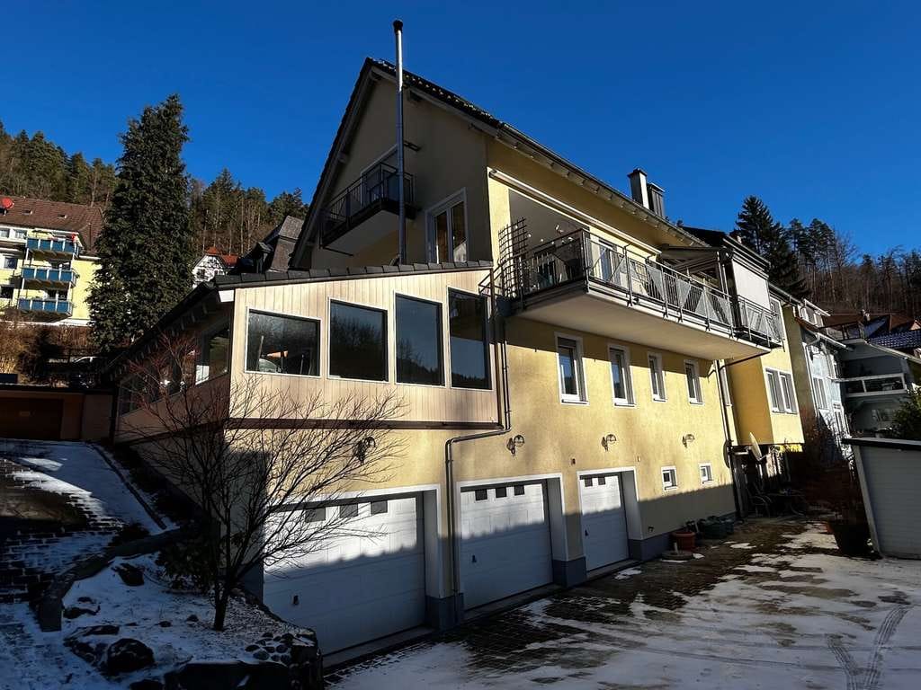 Immobilie in Triberg im Schwarzwald - Attraktive Kapitalanlage mit Mehrwert: 4 Wohneinheiten, 387 m², Sauna & nachhaltige Top-Ausstattung - Bild 0