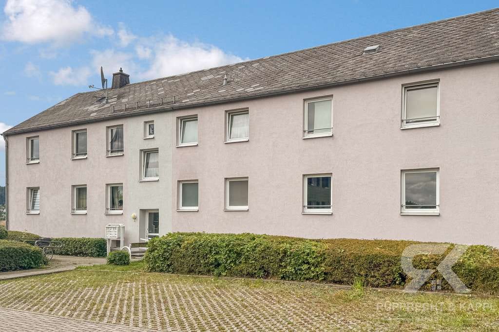 Immobilie in Röslau - Großzügige 3-Zimmer-Wohnung in Röslau - perfekt für Familien oder renditestarke Kapitalanlage - Bild 0