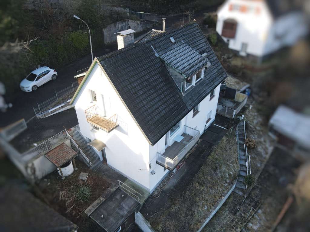 Immobilie in Werdohl - VR IMMO: Charmantes Wohnhaus mit Weitblick über Werdohl - viel Potenzial in ruhiger Lage. - Bild 2