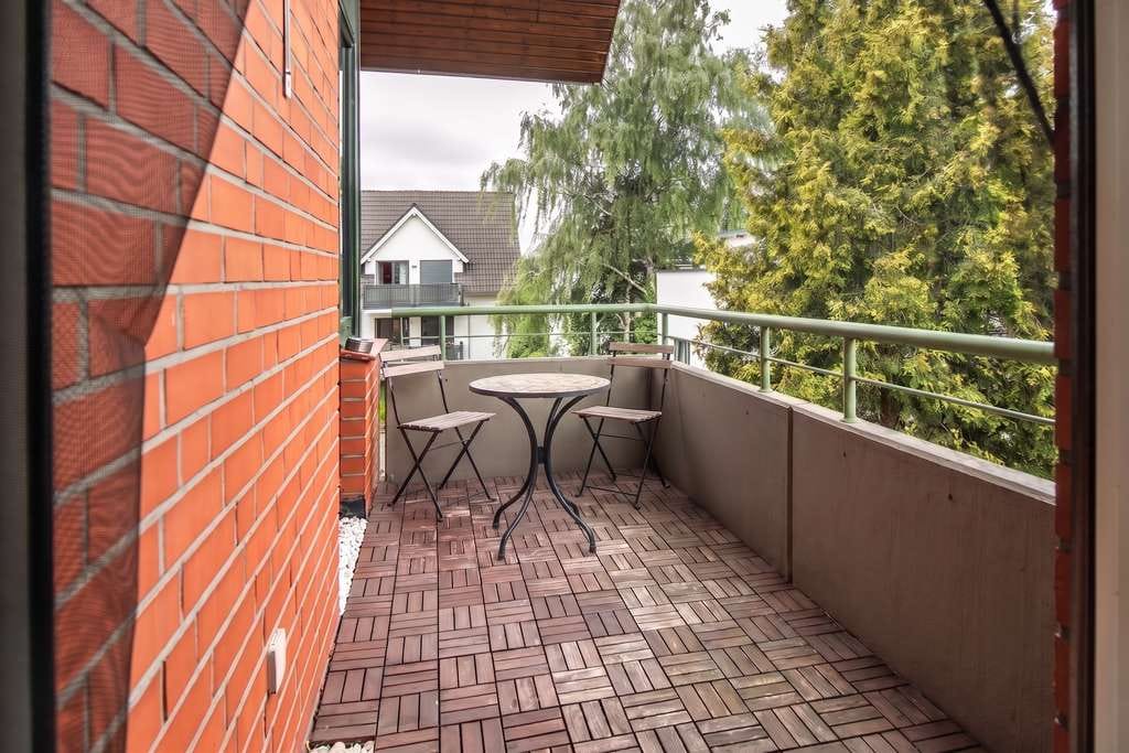 Immobilie in Barsbüttel - Großzügige  2-Zimmer Dachgeschosswohnung mit Balkon, Wohnküche und KFZ Stellplatz in zentraler Lage - Bild 1