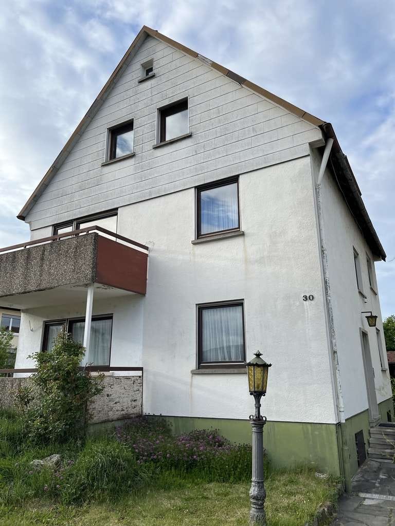 Immobilie in Igersheim - Wohnhaus in zentraler Lage mit großen Grundstück und Doppelgarage - Bild 3
