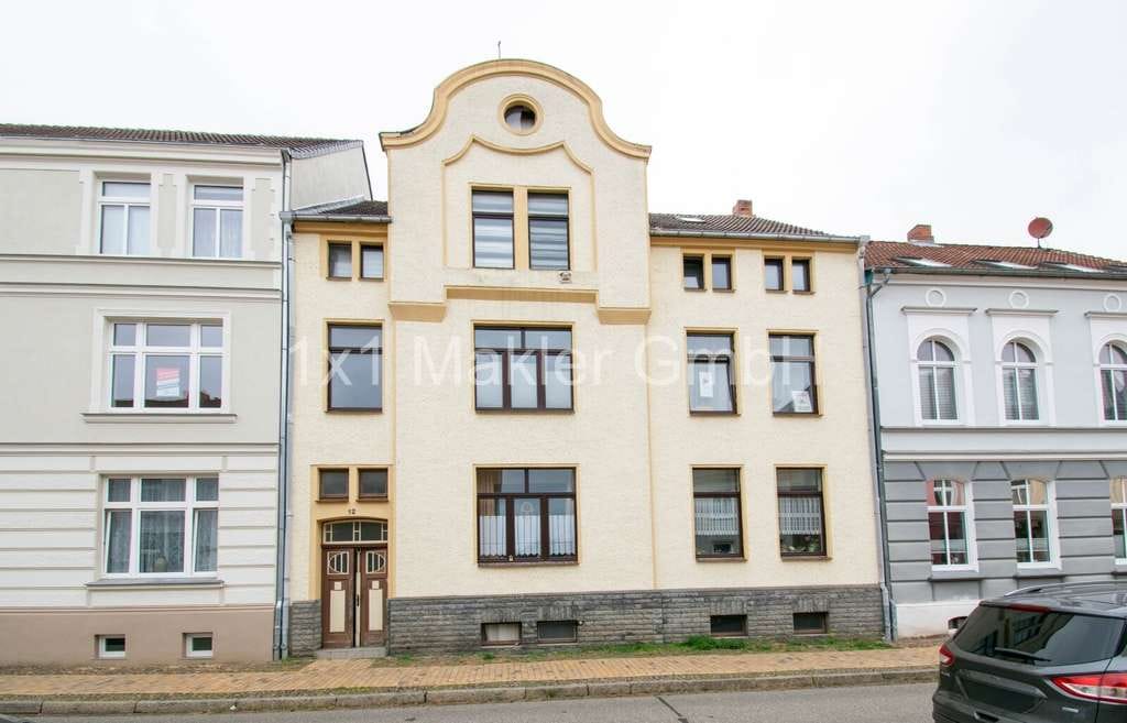 Immobilie in Parchim - Mehrfamilienhaus mit 3 Garagen in Parchim - Bild 0