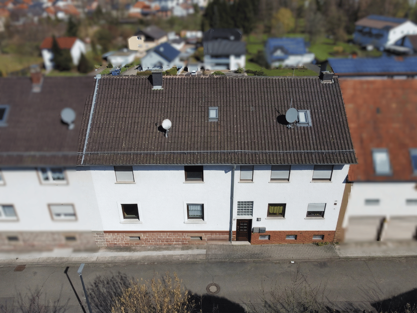 Immobilie in Contwig - Attraktives Zweifamilienhaus mit viel Platz und Zukunftsperspektive - Bild 0