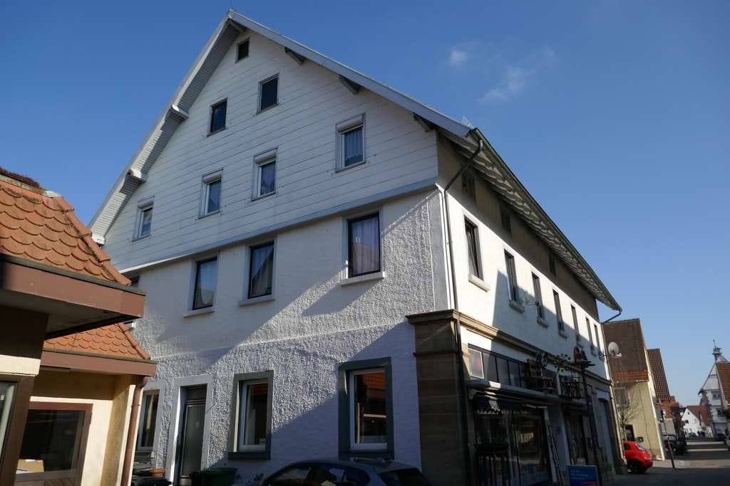 Immobilie in Löchgau - Mehrfamilienhaus mit Charme, Ausbaureserve und Gewerbeeinheit im Zentrum - Bild 4