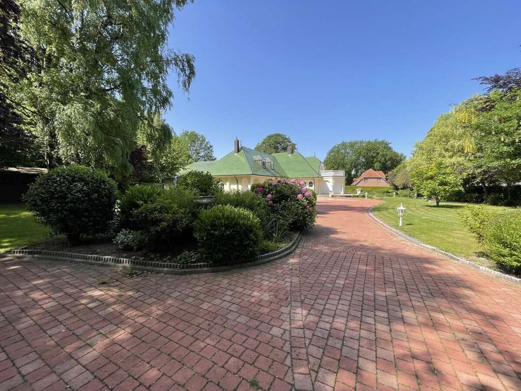 Immobilie in Harpstedt - Einzigartige Villa mit Spa & Innenpool auf parkähnlichem Seegrundstück - Bild 2