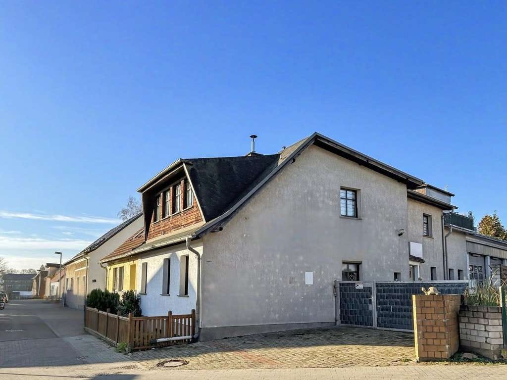 Immobilie in Kloster Lehnin - Doppelhaushälfte mit 4 Zimmern, sonniger Dachterrasse und großer Werkstatt in Lehnin - Bild 1