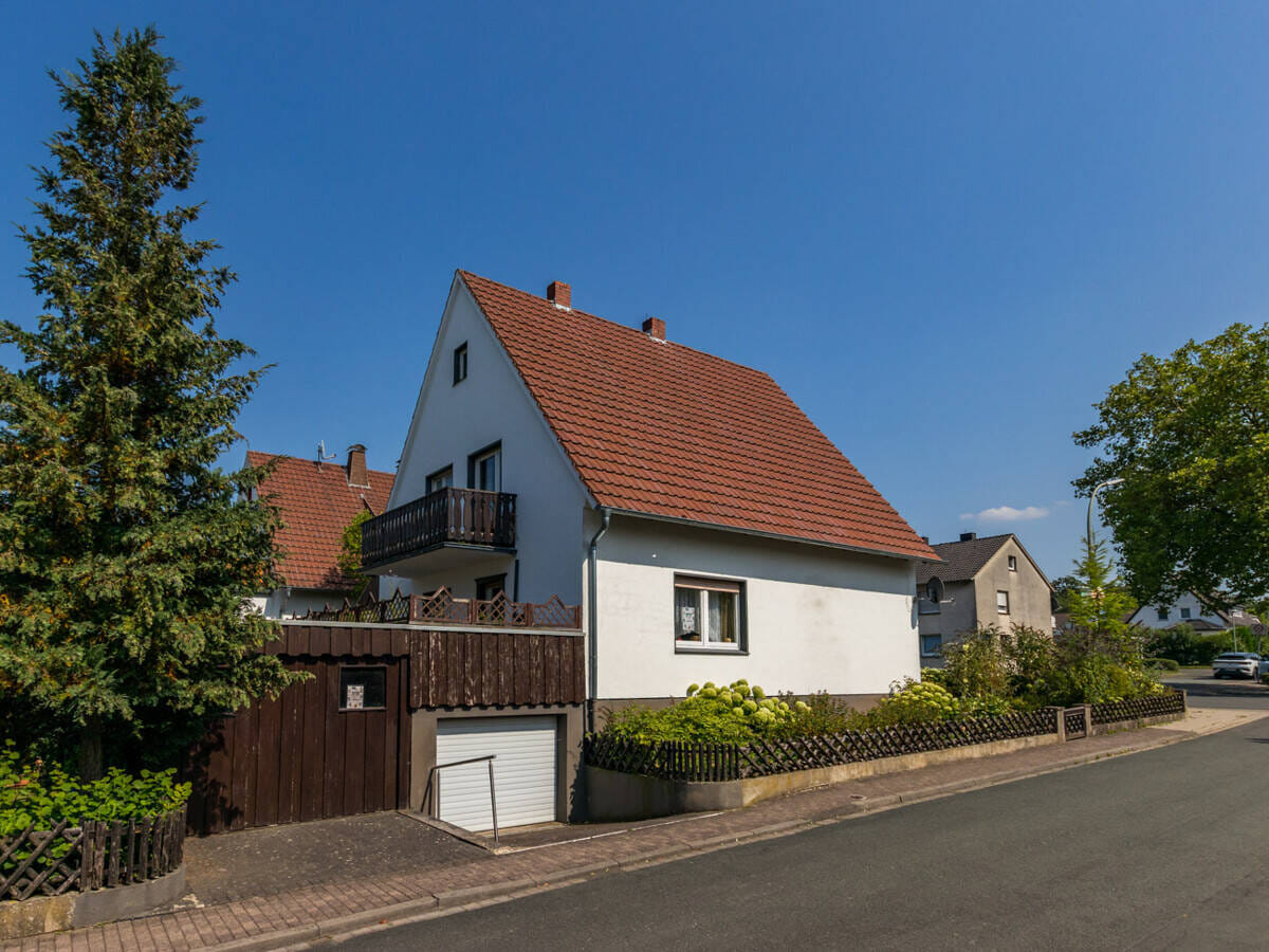 Immobilie in Büren - EIN- BIS ZWEIFAMILIENHAUS, 2 BADEZIMMER, WC, VOLL UNTERKELLERT, KLEINE GARAGE UND GROßER GARTEN - Bild 2
