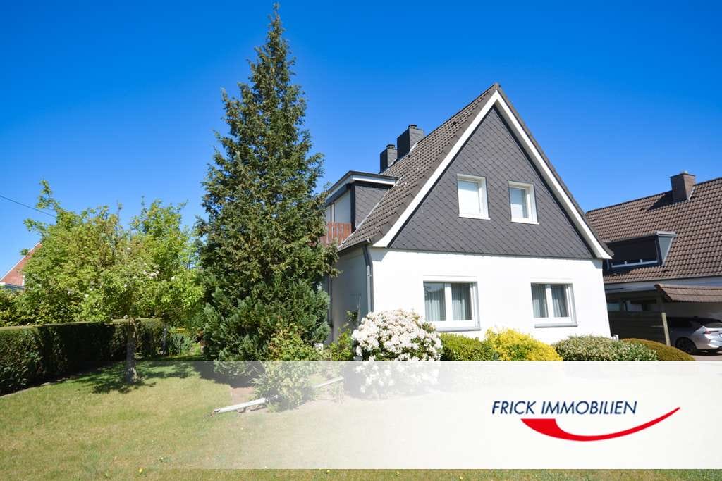 Immobilie in Bad Schwartau - Einfamilienhaus mit Keller, 2 Garagen und Garten (ELW möglich) - Bild 0