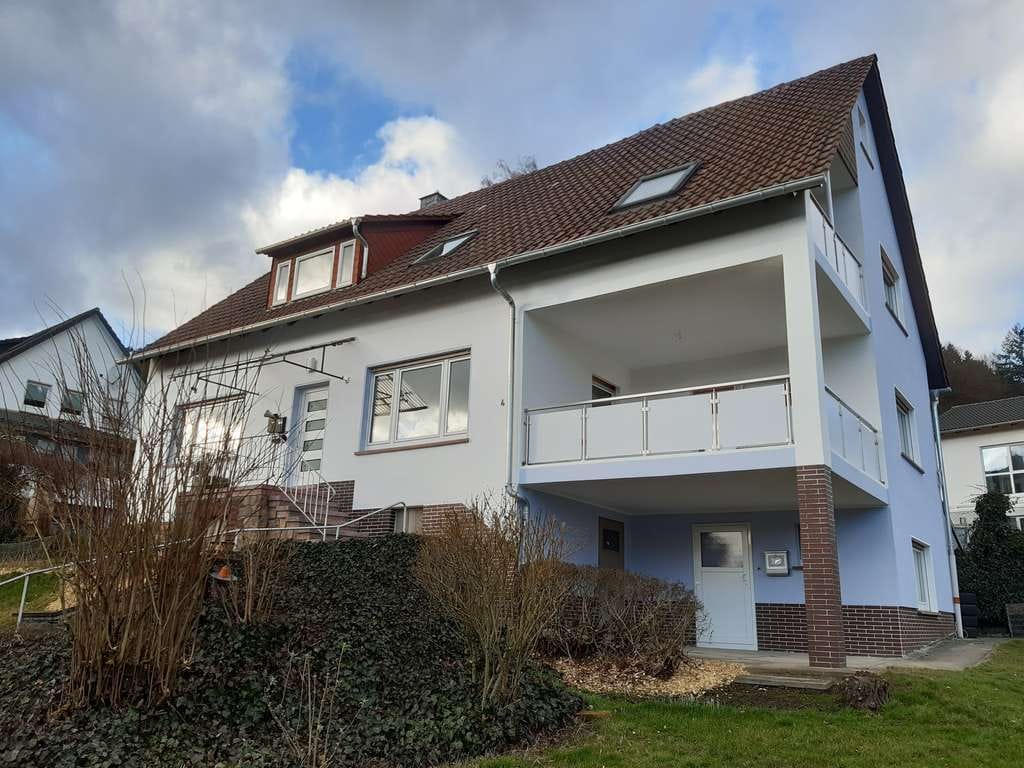 Immobilie in Lahntal - Viel Platz für den Alltag in diesem Zweifamilienhaus in Lahntal - Bild 1