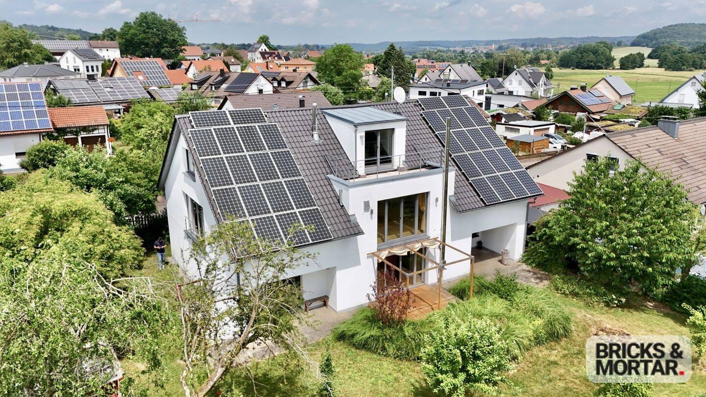 Immobilie in Zusmarshausen - Raum für alles, was zählt - Architektenhaus mit großzügigem Raumkonzept am Ortsrand von Gabelbach - Bild 2