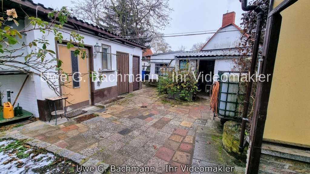 Immobilie in Bernau - Bernau bei Berlin: Sanierungsbedürftiges Einfamilienhaus mit Nebengelassen & Garage-UWE G. BACHMANN - Bild 2