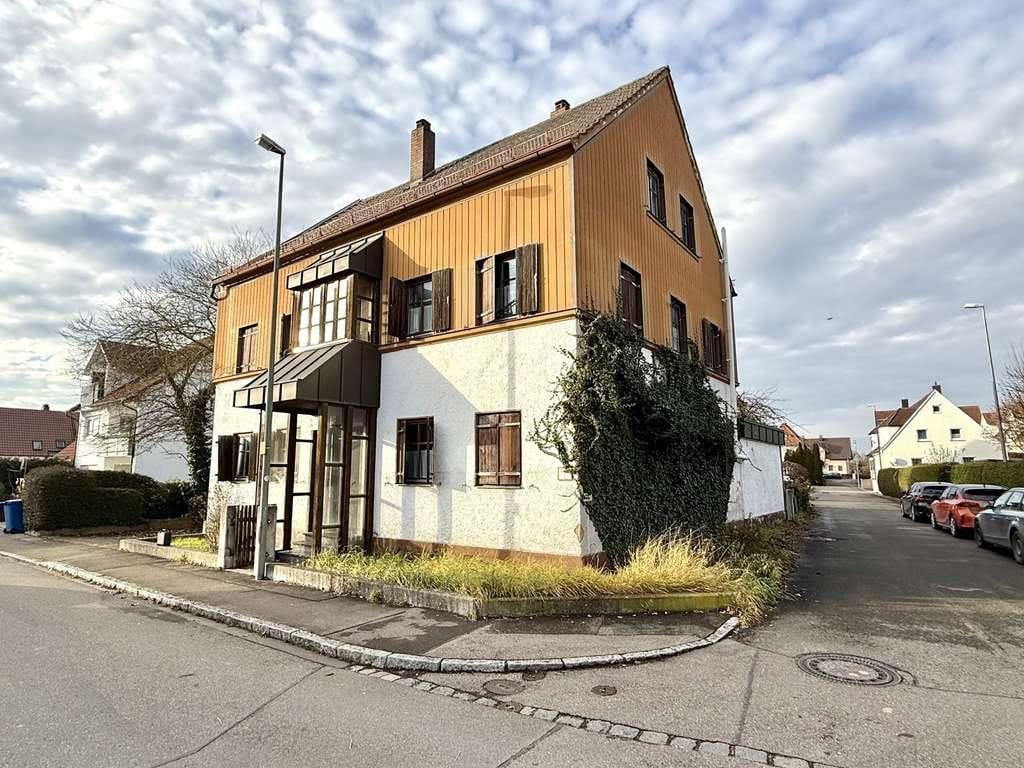 Immobilie in Lauingen (Donau) - Wohnraum bis unter´s Dach! XXL-Einfamilienhaus in Top Lage von Lauingen a. d. Donau! - Bild 1