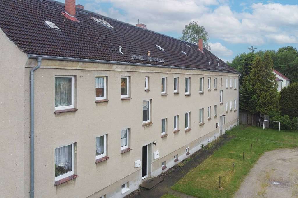 Immobilie in Süderholz - Attraktives Anlagepaket mit Eigennutzoption: 2x 3-Zimmer-Wohnungen + Garagen, Garten & Bungalow  - Bild 2