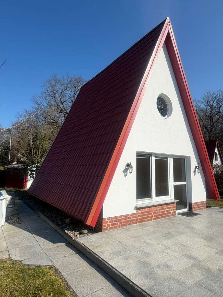 Immobilie in Groß Mohrdorf - Charmante Finnhütte als Wohn- oder Ferienhaus mit Pool und zwei Gartenhäusern an der Ostsee - Bild 0