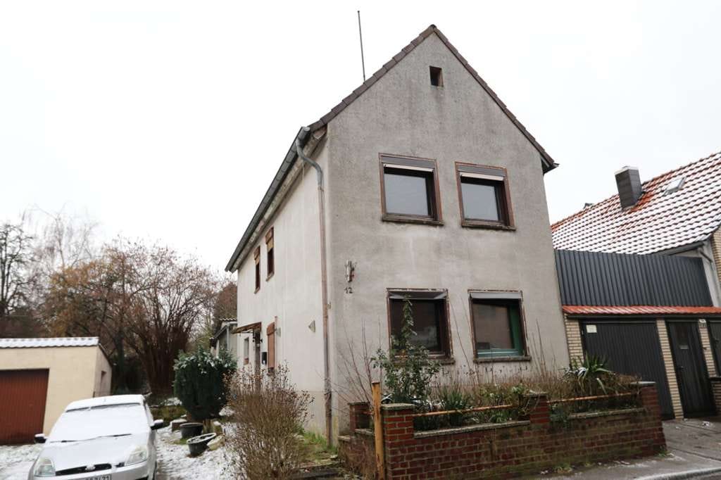 Immobilie in Jüchen - + Jüchen + EFH + sanierungsbedürftig + Bj. 1951 + ca. 857 m² Grundstück. + ca. 125 m² Wohnfläche + - Bild 0